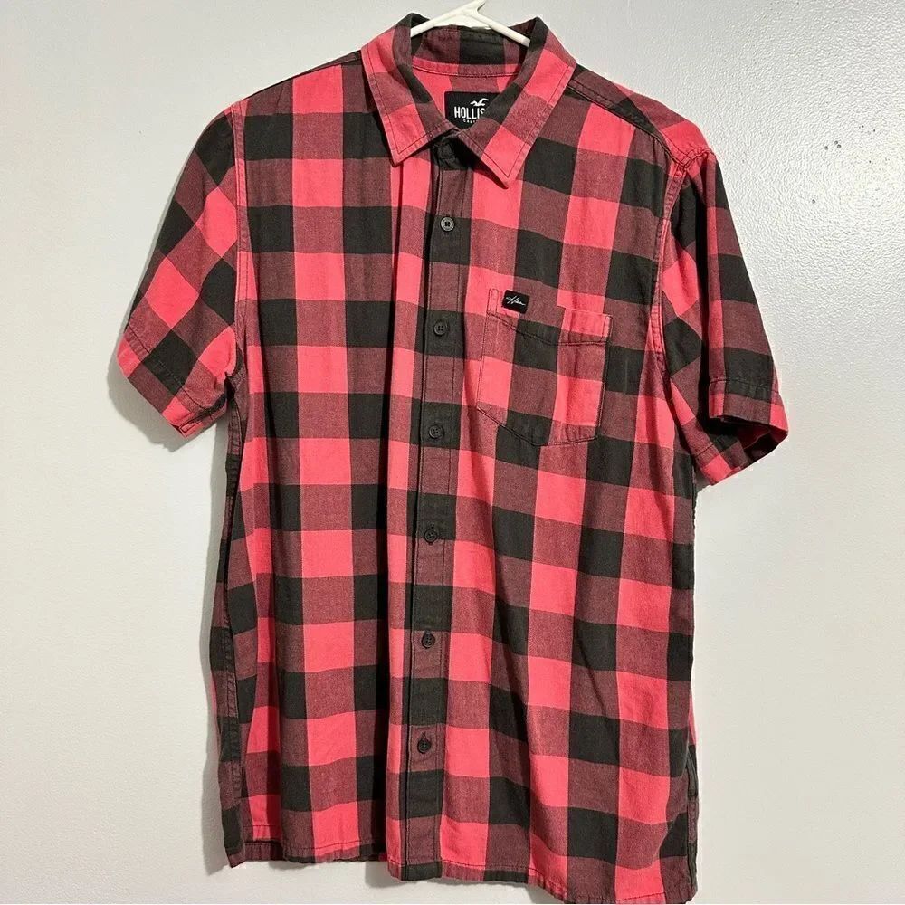 Hollister men’s pinkish black plaid button up shirt size M